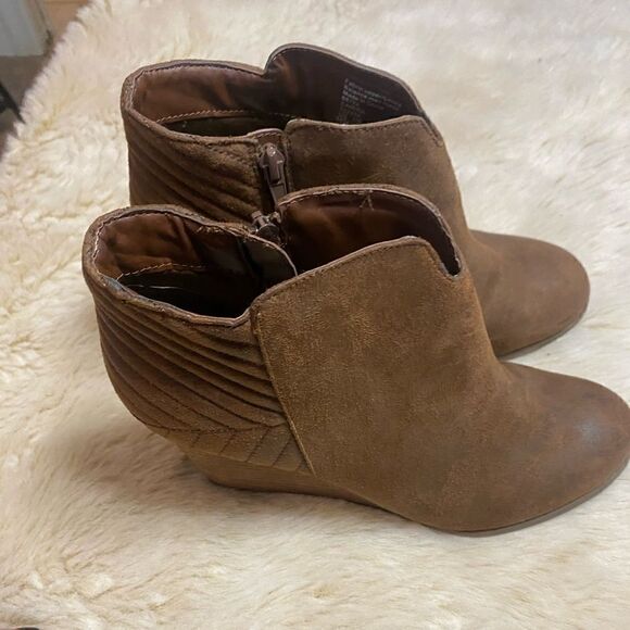 Carlos Santana Camira Brown Suede Wedge Booties size 10 - Picture 2 of 8